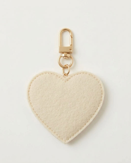 Personalized Mrs Beaded Bag Charm, Custom Pearl Heart Purse Clip, Bridal Keychain for Bride, Newlywed Honeymoon Bag Tag, Wedding Gift