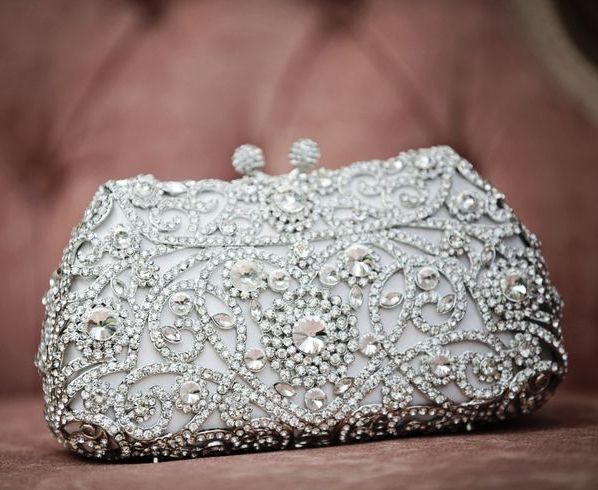 The Ultimate Guide to Bridal Clutches: Style, Elegance, and Functionality