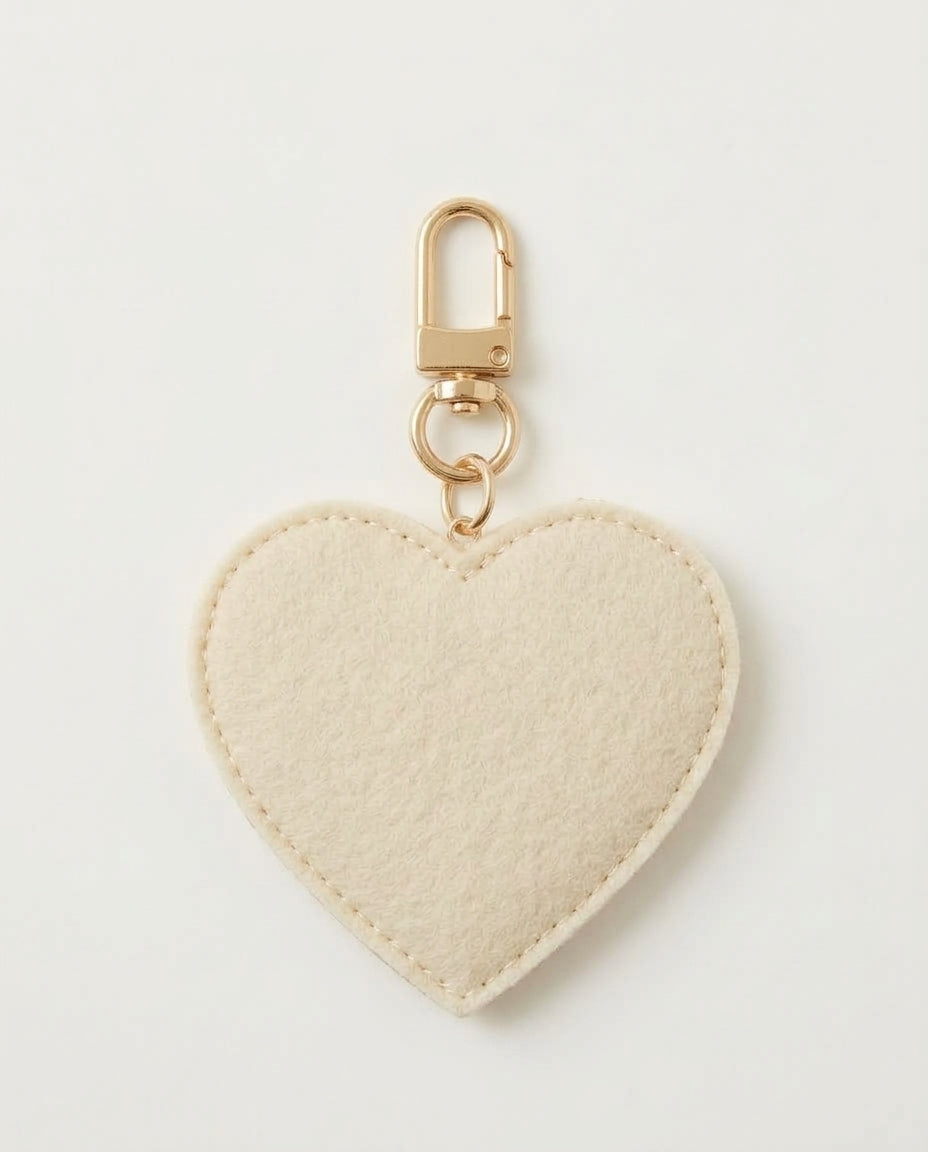 Personalized Mrs Beaded Bag Charm, Custom Pearl Heart Purse Clip, Bridal Keychain for Bride, Newlywed Honeymoon Bag Tag, Wedding Gift