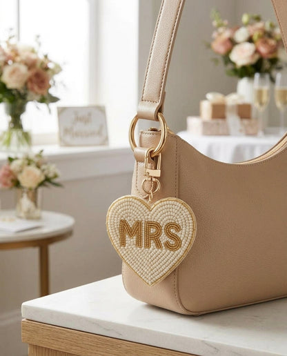 Personalized Mrs Beaded Bag Charm, Custom Pearl Heart Purse Clip, Bridal Keychain for Bride, Newlywed Honeymoon Bag Tag, Wedding Gift