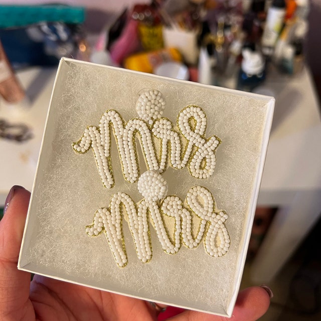 White Mrs. Earrings box